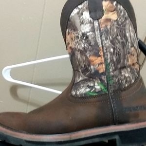 Boots... Olmost Brand New..!!!! Beautiful